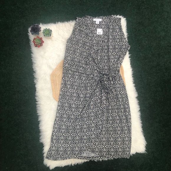 Motherhood Printed Sleeveless Wrap Maternity Dress - Picture 8 of 16